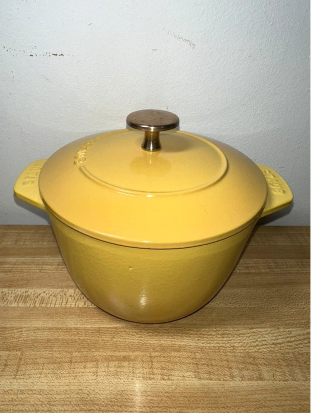 Staub Cast Iron 1.5-Quart Petite French Oven - Picture 3 of 11